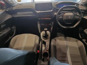 Peugeot 208 1.2T Allure manual - Image 6