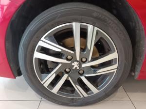 Peugeot 208 1.2T Allure manual - Image 8