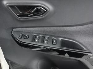 Nissan Magnite 1.0 Turbo Acenta Kuro auto - Image 13