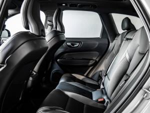 Volvo XC60 B5 AWD Essential - Image 8