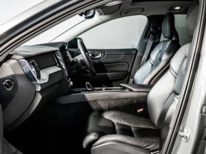 Volvo XC60 B5 AWD Plus Dark - Image 10