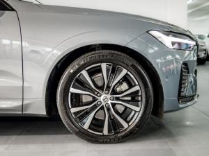 Volvo XC60 B5 AWD Plus Dark - Image 15