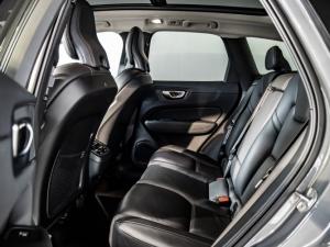 Volvo XC60 B5 AWD Plus Dark - Image 17