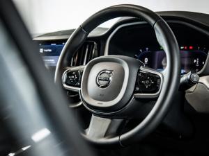 Volvo XC60 B5 AWD Plus Dark - Image 19