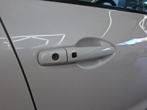 Suzuki Swift 1.2 GLX auto - Image 7