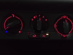 Volkswagen Polo Vivo hatch 1.6 Life - Image 25