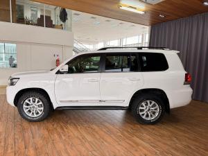 Toyota Land Cruiser 200 4.5D-4D V8 VX-R - Image 12