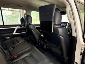 Toyota Land Cruiser 200 4.5D-4D V8 VX-R - Image 16