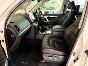 Toyota Land Cruiser 200 4.5D-4D V8 VX-R - Image 18