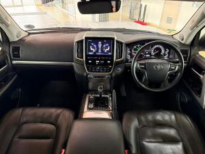 Toyota Land Cruiser 200 4.5D-4D V8 VX-R - Image 20