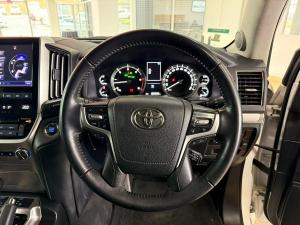 Toyota Land Cruiser 200 4.5D-4D V8 VX-R - Image 23