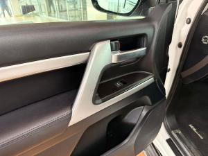 Toyota Land Cruiser 200 4.5D-4D V8 VX-R - Image 26