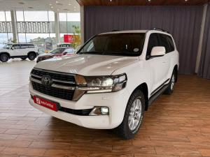 Toyota Land Cruiser 200 4.5D-4D V8 VX-R - Image 3