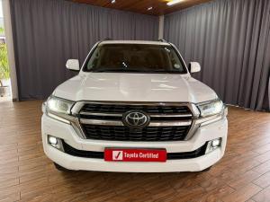 Toyota Land Cruiser 200 4.5D-4D V8 VX-R - Image 4