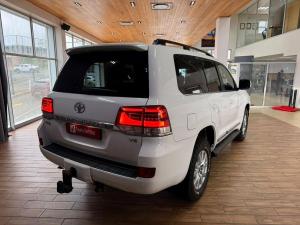 Toyota Land Cruiser 200 4.5D-4D V8 VX-R - Image 6