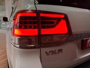 Toyota Land Cruiser 200 4.5D-4D V8 VX-R - Image 8