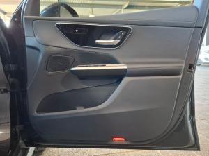 Mercedes-Benz GLC GLC300d 4Matic Avantgarde - Image 11