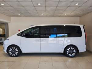 Hyundai Staria 2.2D Luxury - Image 2