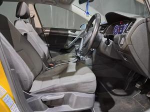 Volkswagen Golf 1.0TSI Comfortline - Image 15