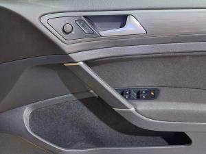 Volkswagen Golf 1.0TSI Comfortline - Image 16