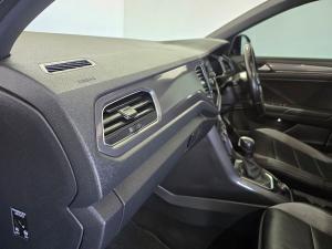 Volkswagen T-Roc 2.0TSI 4Motion R-Line - Image 17