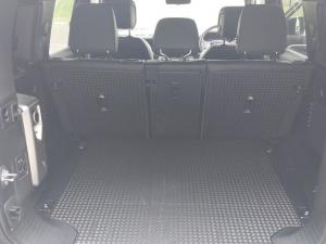 Land Rover Defender 110 D350 X-Dynamic HSE - Image 22