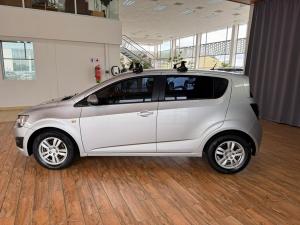 Chevrolet Sonic sedan 1.6 LS - Image 10