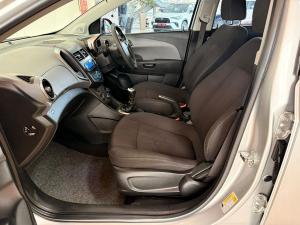 Chevrolet Sonic sedan 1.6 LS - Image 13