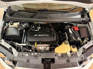 Chevrolet Sonic sedan 1.6 LS - Image 14