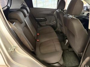 Chevrolet Sonic sedan 1.6 LS - Image 16