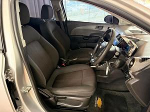 Chevrolet Sonic sedan 1.6 LS - Image 17