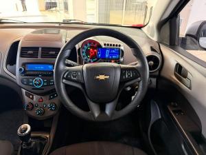 Chevrolet Sonic sedan 1.6 LS - Image 19