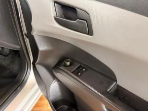 Chevrolet Sonic sedan 1.6 LS - Image 26