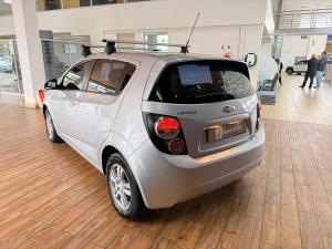 Chevrolet Sonic sedan 1.6 LS - Image 7