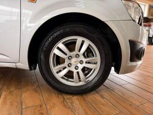Chevrolet Sonic sedan 1.6 LS - Image 9
