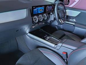 Mercedes-Benz GLA GLA200d Progressive - Image 10