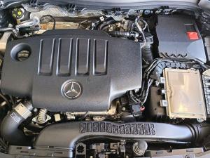 Mercedes-Benz GLA GLA200d Progressive - Image 17
