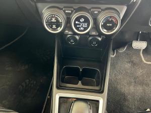 Suzuki Swift 1.2 GLX auto - Image 14