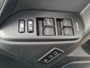 Toyota Land Cruiser Prado 2.8GD VX-L - Image 24