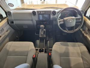 Toyota Land Cruiser 79 2.8 GD-6D/C automatic - Image 6