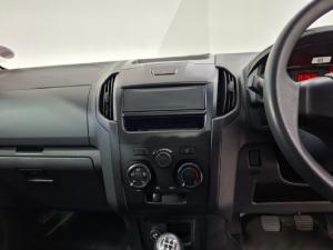 Isuzu D-Max Gen 6 250 single cab Fleetside safety - Image 6