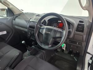 Isuzu D-Max Gen 6 250 single cab Fleetside safety - Image 7