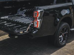 Isuzu D-Max 1.9TD double cab LS X-Rider manual - Image 8