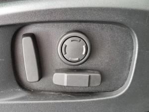 Land Rover Defender 110 D250 SE - Image 10