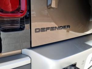 Land Rover Defender 110 D250 SE - Image 13