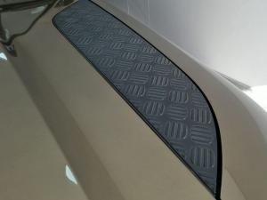 Land Rover Defender 110 D250 SE - Image 14