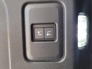 Land Rover Defender 110 D250 SE - Image 23