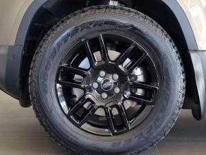 Land Rover Defender 110 D250 SE - Image 9