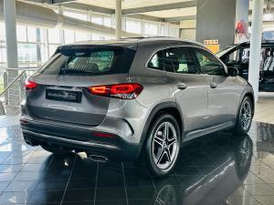 Mercedes-Benz GLA GLA200d Progressive - Image 2