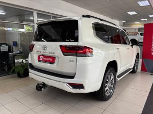 Toyota Land Cruiser 300 3.5T ZX - Image 2